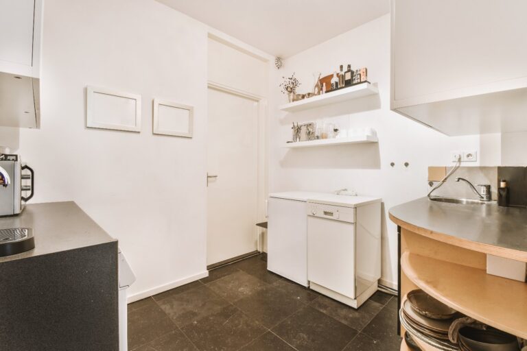 Cuisine petite surface à Montréal : planifier l&rsquo;électroménager avant l&rsquo;achat